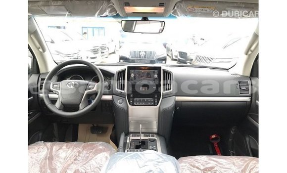 Buy Import Toyota Land Cruiser White Car in Import - Dubai in A'ana Buy Import Toyota Land Cruiser White Car in Import - Dubai in A'ana