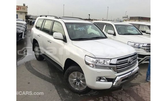 Buy Import Toyota Land Cruiser White Car in Import - Dubai in A'ana Buy Import Toyota Land Cruiser White Car in Import - Dubai in A'ana