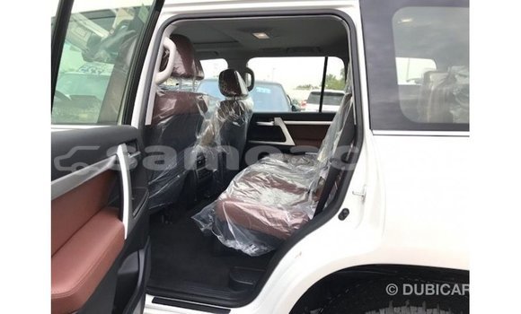 Buy Import Toyota Land Cruiser White Car in Import - Dubai in A'ana Buy Import Toyota Land Cruiser White Car in Import - Dubai in A'ana
