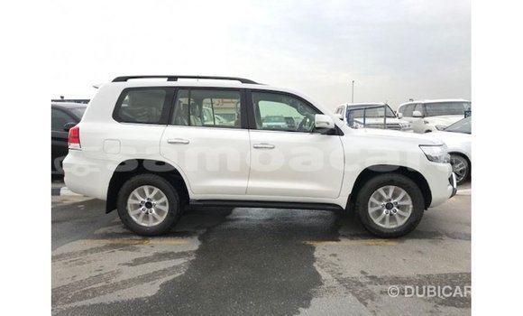 Buy Import Toyota Land Cruiser White Car in Import - Dubai in A'ana Buy Import Toyota Land Cruiser White Car in Import - Dubai in A'ana