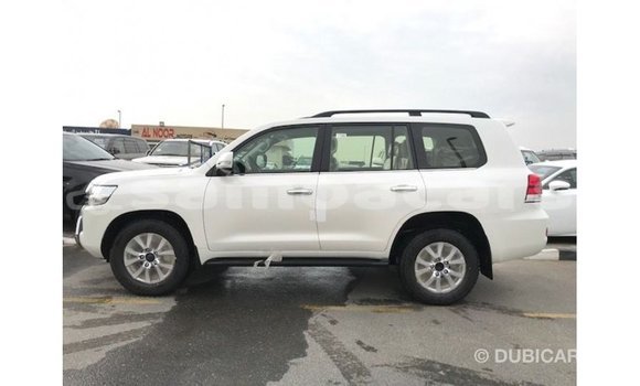 Buy Import Toyota Land Cruiser White Car in Import - Dubai in A'ana Buy Import Toyota Land Cruiser White Car in Import - Dubai in A'ana