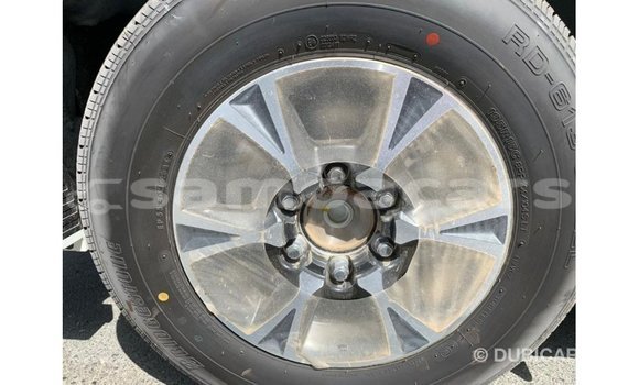 Acheter Import Voiture Toyota Hiace Blanc à Import - Dubai, A'ana Acheter Import Voiture Toyota Hiace Blanc à Import - Dubai, A'ana