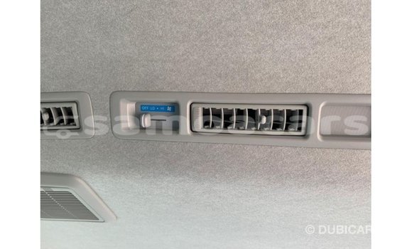 Acheter Import Voiture Toyota Hiace Blanc à Import - Dubai, A'ana Acheter Import Voiture Toyota Hiace Blanc à Import - Dubai, A'ana