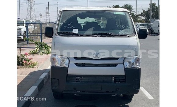 Acheter Import Voiture Toyota Hiace Blanc à Import - Dubai, A'ana Acheter Import Voiture Toyota Hiace Blanc à Import - Dubai, A'ana