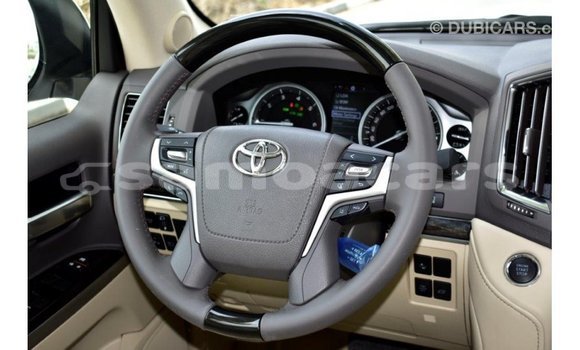 Buy Import Toyota Land Cruiser White Car in Import - Dubai in A'ana Buy Import Toyota Land Cruiser White Car in Import - Dubai in A'ana
