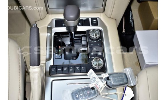 Buy Import Toyota Land Cruiser White Car in Import - Dubai in A'ana Buy Import Toyota Land Cruiser White Car in Import - Dubai in A'ana