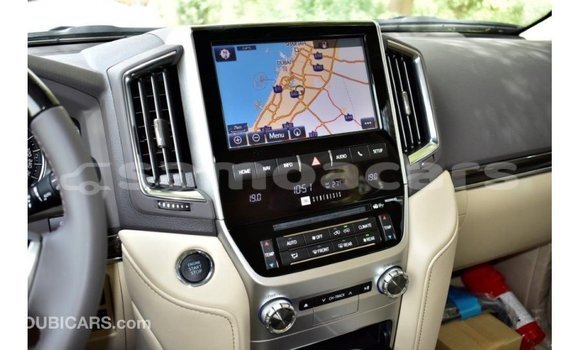 Buy Import Toyota Land Cruiser White Car in Import - Dubai in A'ana Buy Import Toyota Land Cruiser White Car in Import - Dubai in A'ana