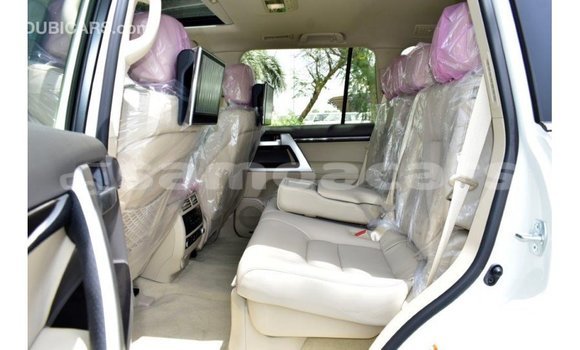 Buy Import Toyota Land Cruiser White Car in Import - Dubai in A'ana Buy Import Toyota Land Cruiser White Car in Import - Dubai in A'ana