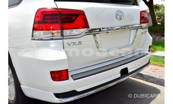Buy Import Toyota Land Cruiser White Car in Import - Dubai in A'ana Buy Import Toyota Land Cruiser White Car in Import - Dubai in A'ana