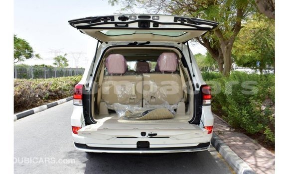 Buy Import Toyota Land Cruiser White Car in Import - Dubai in A'ana Buy Import Toyota Land Cruiser White Car in Import - Dubai in A'ana