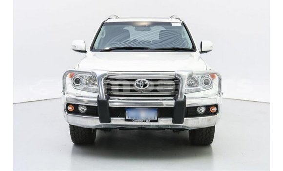Buy Import Toyota Land Cruiser White Car in Import - Dubai in A'ana Buy Import Toyota Land Cruiser White Car in Import - Dubai in A'ana