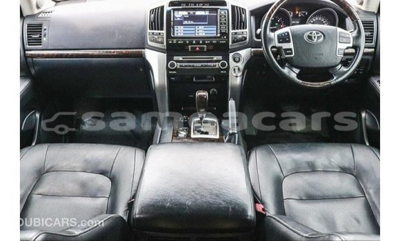 Buy Import Toyota Land Cruiser White Car in Import - Dubai in A'ana Buy Import Toyota Land Cruiser White Car in Import - Dubai in A'ana