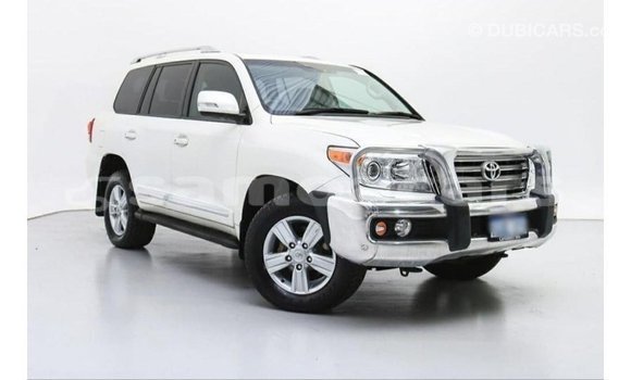 Buy Import Toyota Land Cruiser White Car in Import - Dubai in A'ana Buy Import Toyota Land Cruiser White Car in Import - Dubai in A'ana