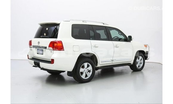 Buy Import Toyota Land Cruiser White Car in Import - Dubai in A'ana Buy Import Toyota Land Cruiser White Car in Import - Dubai in A'ana