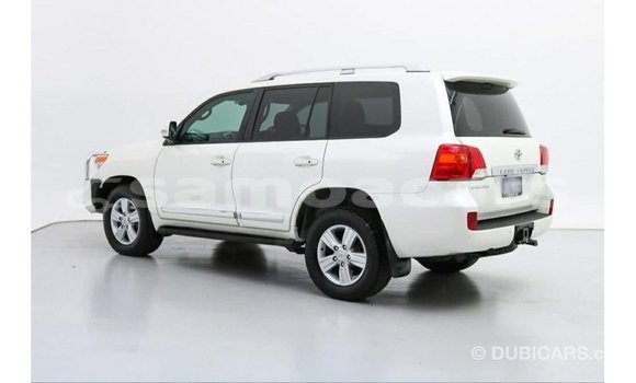 Buy Import Toyota Land Cruiser White Car in Import - Dubai in A'ana Buy Import Toyota Land Cruiser White Car in Import - Dubai in A'ana