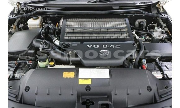 Buy Import Toyota Land Cruiser White Car in Import - Dubai in A'ana Buy Import Toyota Land Cruiser White Car in Import - Dubai in A'ana