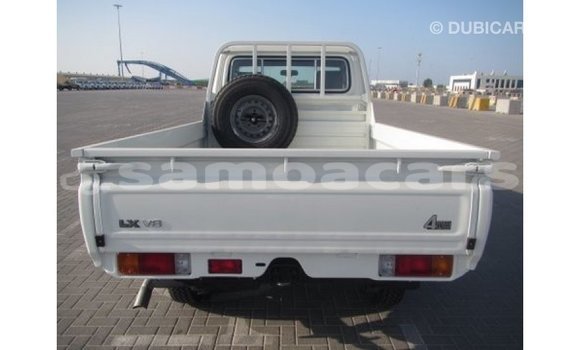 Buy Import Toyota Land Cruiser White Car in Import - Dubai in A'ana Buy Import Toyota Land Cruiser White Car in Import - Dubai in A'ana