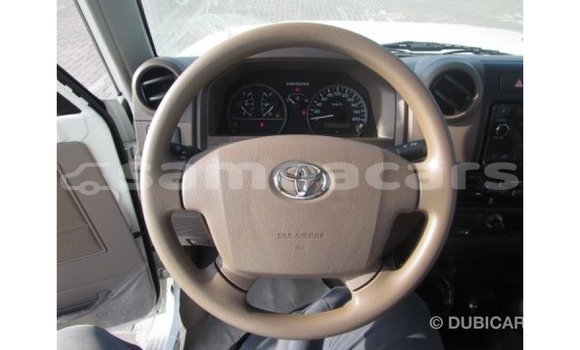 Buy Import Toyota Land Cruiser White Car in Import - Dubai in A'ana Buy Import Toyota Land Cruiser White Car in Import - Dubai in A'ana