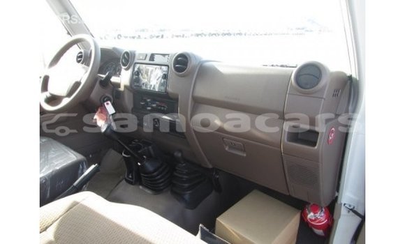 Buy Import Toyota Land Cruiser White Car in Import - Dubai in A'ana Buy Import Toyota Land Cruiser White Car in Import - Dubai in A'ana