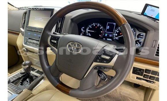 Buy Import Toyota Land Cruiser White Car in Import - Dubai in A'ana Buy Import Toyota Land Cruiser White Car in Import - Dubai in A'ana