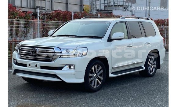 Buy Import Toyota Land Cruiser White Car in Import - Dubai in A'ana Buy Import Toyota Land Cruiser White Car in Import - Dubai in A'ana