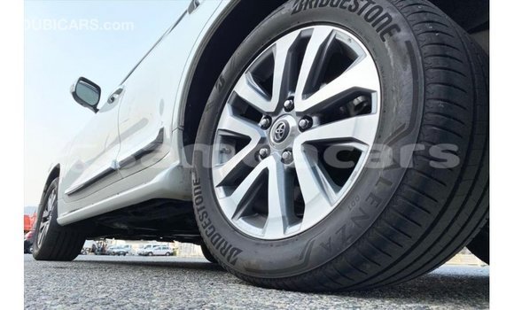 Buy Import Toyota Land Cruiser White Car in Import - Dubai in A'ana Buy Import Toyota Land Cruiser White Car in Import - Dubai in A'ana