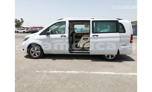 Acheter Import Voiture Mercedes-Benz Vito Blanc à Import - Dubai, A'ana Acheter Import Voiture Mercedes-Benz Vito Blanc à Import - Dubai, A'ana