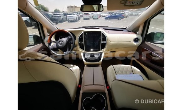 Acheter Import Voiture Mercedes-Benz Vito Blanc à Import - Dubai, A'ana Acheter Import Voiture Mercedes-Benz Vito Blanc à Import - Dubai, A'ana