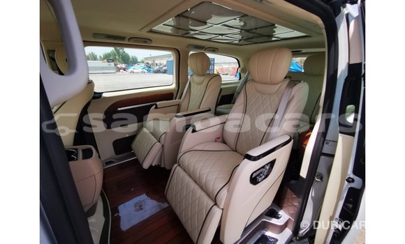 Acheter Import Voiture Mercedes-Benz Vito Blanc à Import - Dubai, A'ana Acheter Import Voiture Mercedes-Benz Vito Blanc à Import - Dubai, A'ana