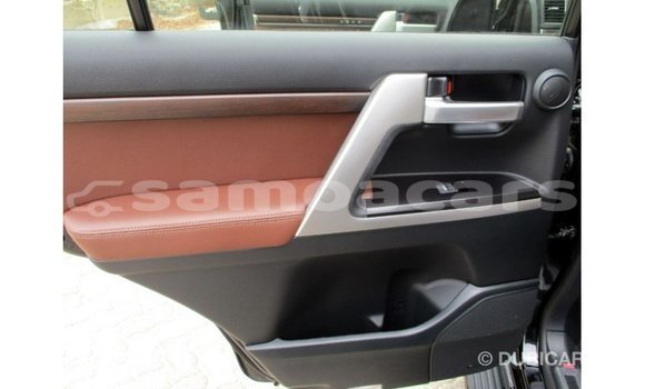 Acheter Import Voiture Toyota Land Cruiser Noir à Import - Dubai, A'ana Acheter Import Voiture Toyota Land Cruiser Noir à Import - Dubai, A'ana