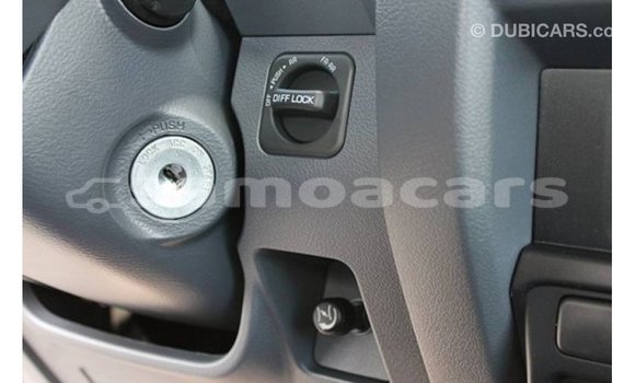 Acheter Import Voiture Toyota Land Cruiser Blanc à Import - Dubai, A'ana Acheter Import Voiture Toyota Land Cruiser Blanc à Import - Dubai, A'ana