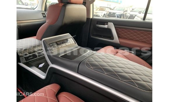 Acheter Import Voiture Toyota Land Cruiser Noir à Import - Dubai, A'ana Acheter Import Voiture Toyota Land Cruiser Noir à Import - Dubai, A'ana