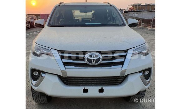 Acheter Import Voiture Toyota Fortuner Blanc à Import - Dubai, A'ana Acheter Import Voiture Toyota Fortuner Blanc à Import - Dubai, A'ana
