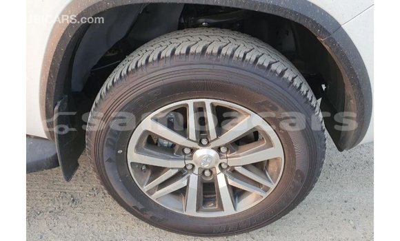 Acheter Import Voiture Toyota Fortuner Blanc à Import - Dubai, A'ana Acheter Import Voiture Toyota Fortuner Blanc à Import - Dubai, A'ana