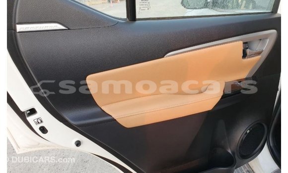 Acheter Import Voiture Toyota Fortuner Blanc à Import - Dubai, A'ana Acheter Import Voiture Toyota Fortuner Blanc à Import - Dubai, A'ana