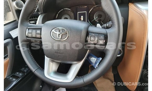 Acheter Import Voiture Toyota Fortuner Blanc à Import - Dubai, A'ana Acheter Import Voiture Toyota Fortuner Blanc à Import - Dubai, A'ana
