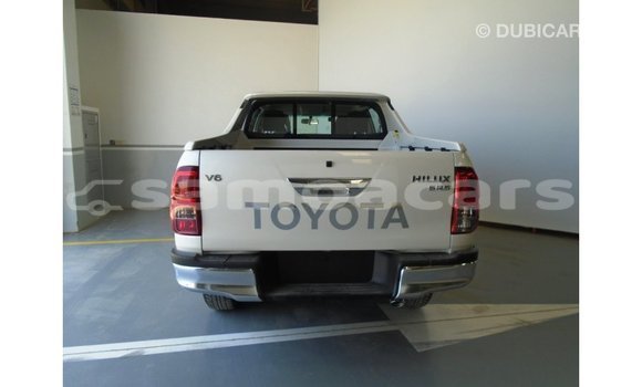 Acheter Import Voiture Toyota Hilux Blanc à Import - Dubai, A'ana Acheter Import Voiture Toyota Hilux Blanc à Import - Dubai, A'ana
