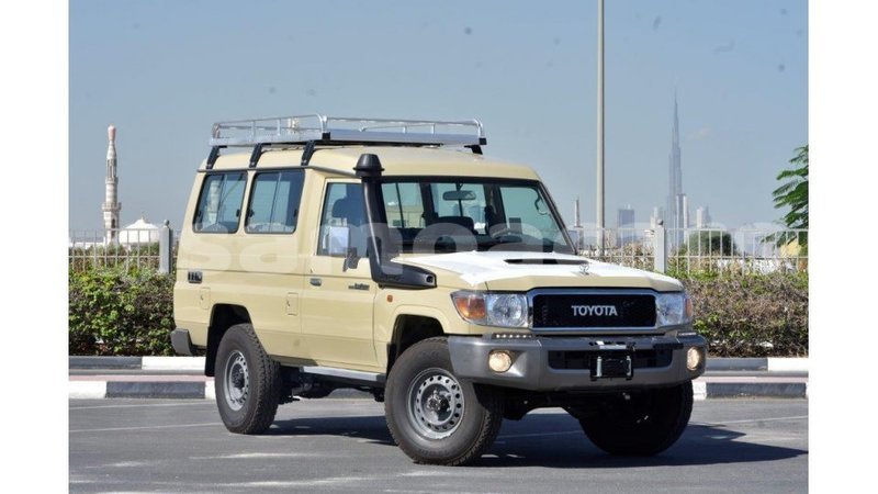 Big with watermark toyota land cruiser a ana import dubai 4420
