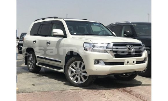 Buy Import Toyota Land Cruiser White Car in Import - Dubai in A'ana Buy Import Toyota Land Cruiser White Car in Import - Dubai in A'ana