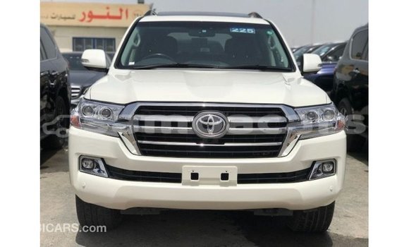 Buy Import Toyota Land Cruiser White Car in Import - Dubai in A'ana Buy Import Toyota Land Cruiser White Car in Import - Dubai in A'ana