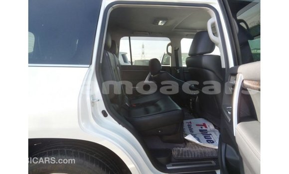 Buy Import Toyota Land Cruiser White Car in Import - Dubai in A'ana Buy Import Toyota Land Cruiser White Car in Import - Dubai in A'ana