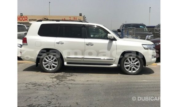 Buy Import Toyota Land Cruiser White Car in Import - Dubai in A'ana Buy Import Toyota Land Cruiser White Car in Import - Dubai in A'ana