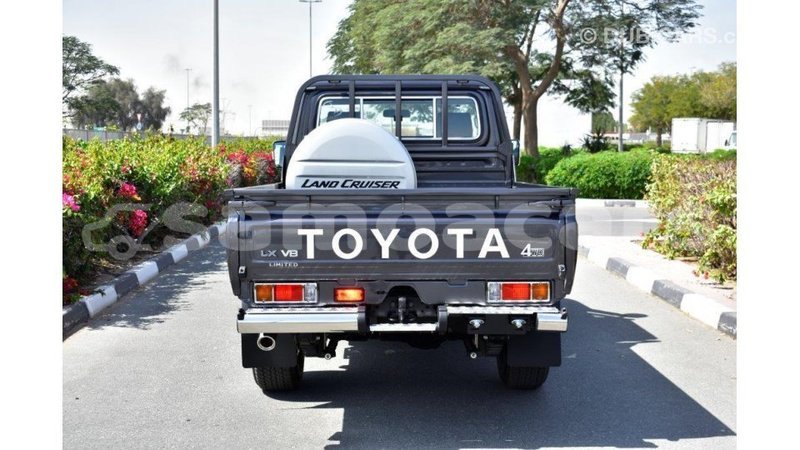 Big with watermark toyota land cruiser a ana import dubai 4424