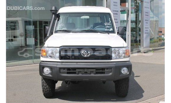Acheter Import Voiture Toyota Land Cruiser Blanc à Import - Dubai, A'ana Acheter Import Voiture Toyota Land Cruiser Blanc à Import - Dubai, A'ana