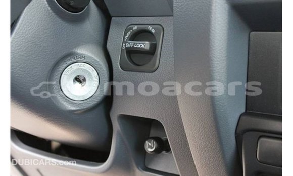 Acheter Import Voiture Toyota Land Cruiser Blanc à Import - Dubai, A'ana Acheter Import Voiture Toyota Land Cruiser Blanc à Import - Dubai, A'ana
