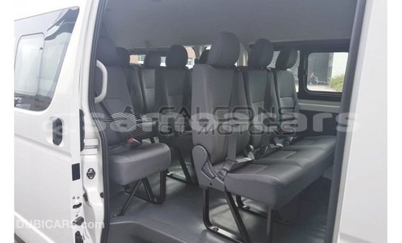 Acheter Import Voiture Toyota Hiace Blanc à Import - Dubai, A'ana Acheter Import Voiture Toyota Hiace Blanc à Import - Dubai, A'ana