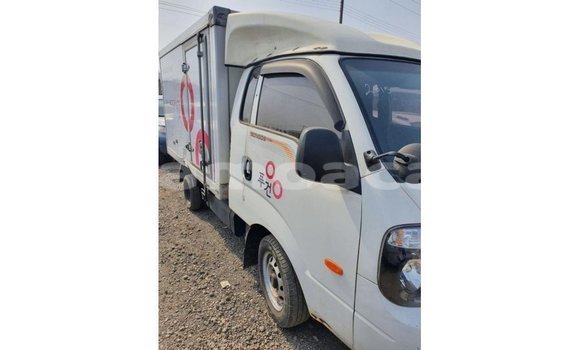 Acheter Import Voiture Kia Carens Blanc à Import - Dubai, A'ana Acheter Import Voiture Kia Carens Blanc à Import - Dubai, A'ana