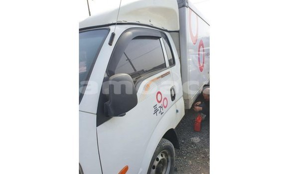 Acheter Import Voiture Kia Carens Blanc à Import - Dubai, A'ana Acheter Import Voiture Kia Carens Blanc à Import - Dubai, A'ana