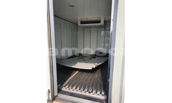 Acheter Import Voiture Kia Carens Blanc à Import - Dubai, A'ana Acheter Import Voiture Kia Carens Blanc à Import - Dubai, A'ana