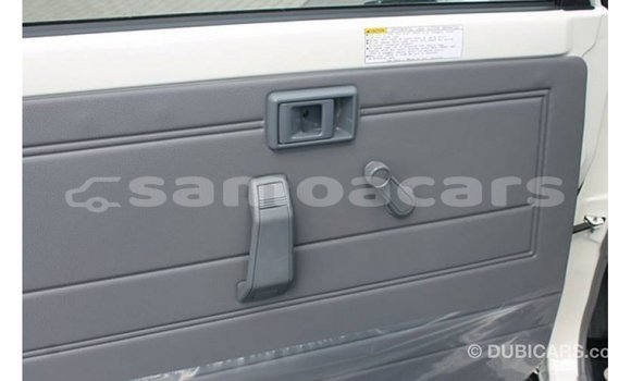 Acheter Import Voiture Toyota Land Cruiser Blanc à Import - Dubai, A'ana Acheter Import Voiture Toyota Land Cruiser Blanc à Import - Dubai, A'ana